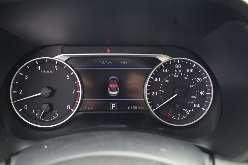 Nissan Sentra Vehicle Image 18