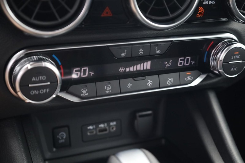 Nissan Sentra Vehicle Image 21