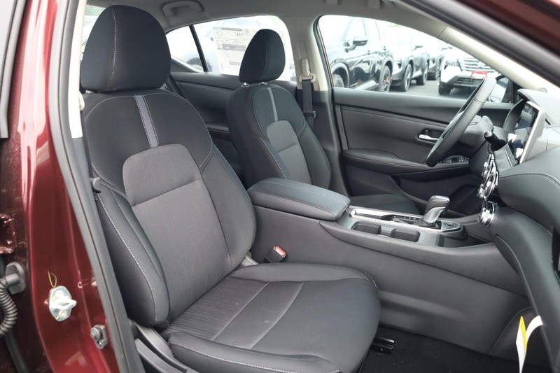 Nissan Sentra Vehicle Image 24