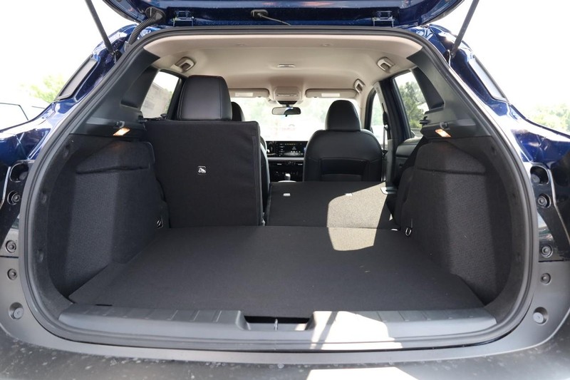 Nissan Kicks Vehicle Image 08