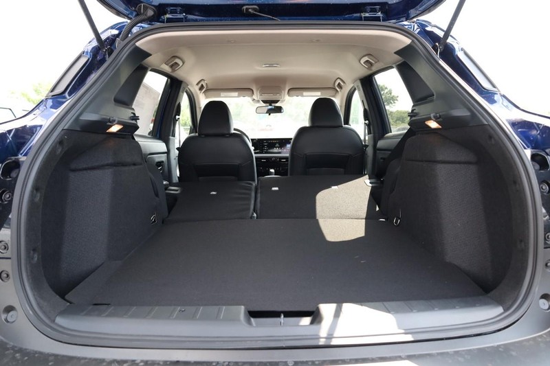 Nissan Kicks Vehicle Image 09