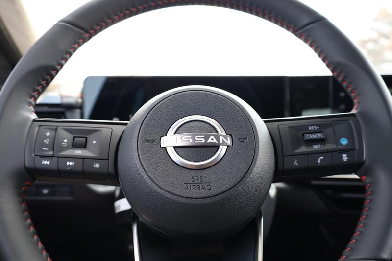 Nissan Kicks Vehicle Image 11