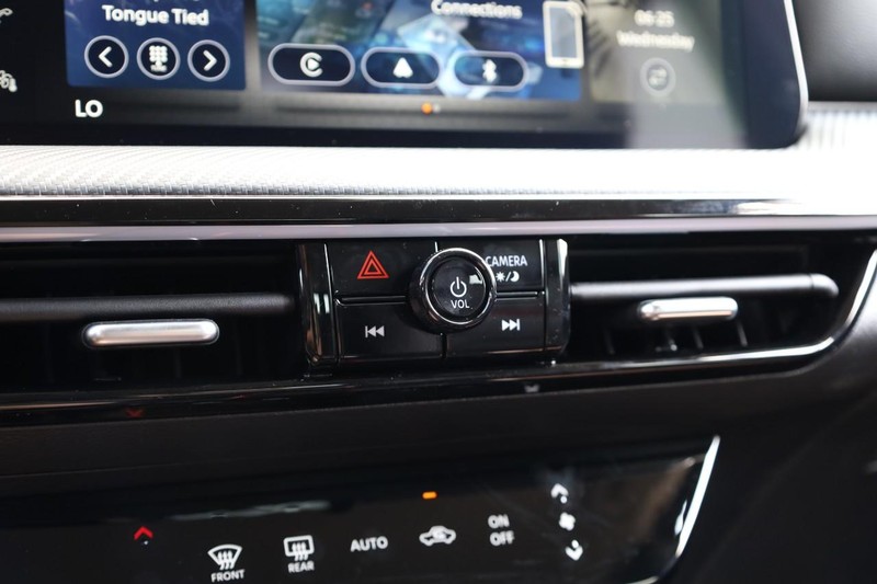 Nissan Kicks Vehicle Image 15