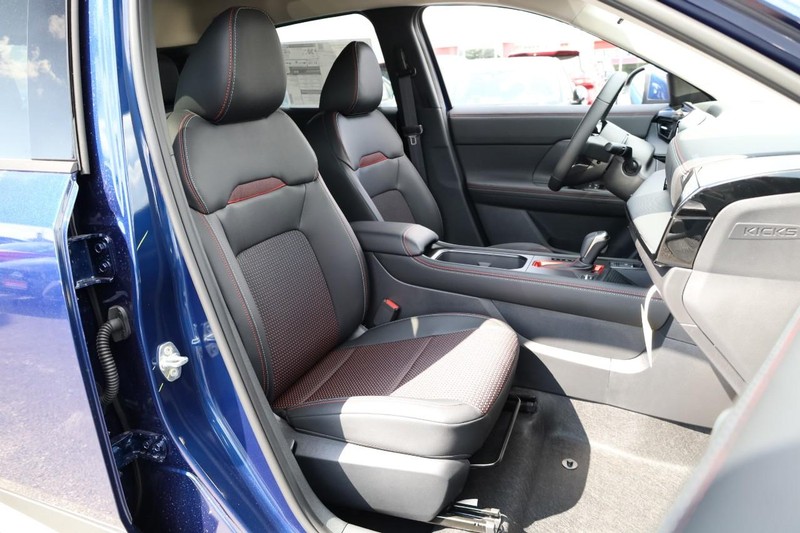 Nissan Kicks Vehicle Image 27
