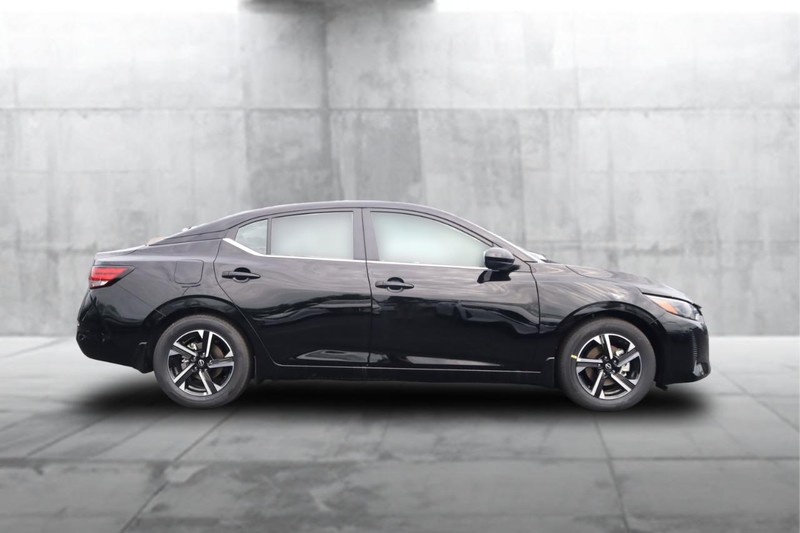 Nissan Sentra Vehicle Image 05