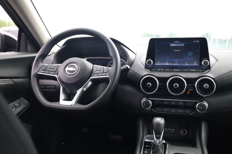 Nissan Sentra Vehicle Image 15