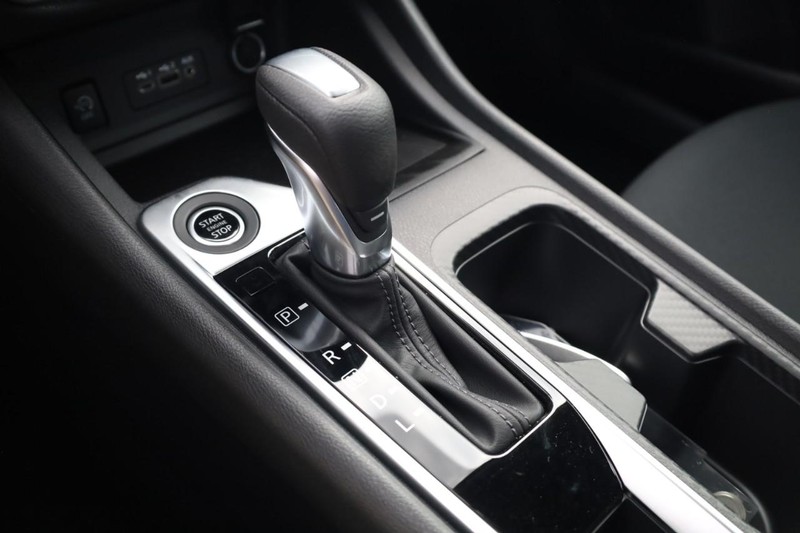 Nissan Sentra Vehicle Image 23