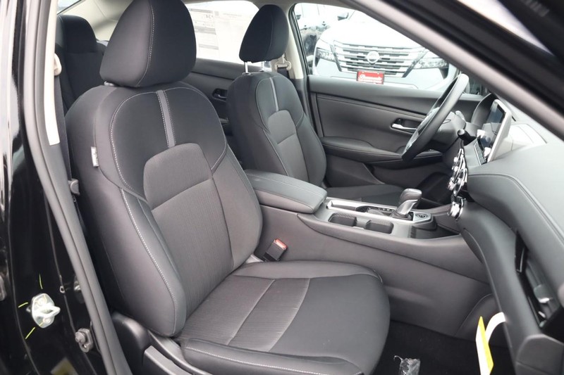 Nissan Sentra Vehicle Image 24
