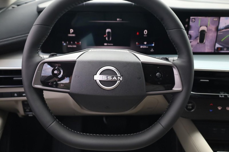 Nissan Murano Vehicle Image 11