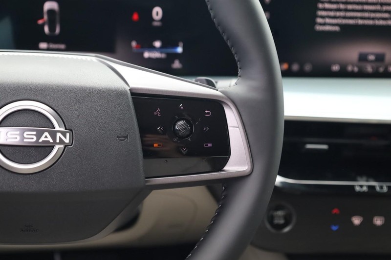 Nissan Murano Vehicle Image 12
