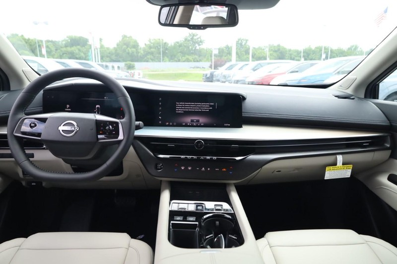 Nissan Murano Vehicle Image 16