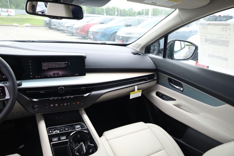 Nissan Murano Vehicle Image 17