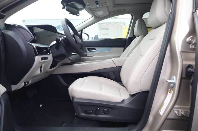 Nissan Murano Vehicle Image 18