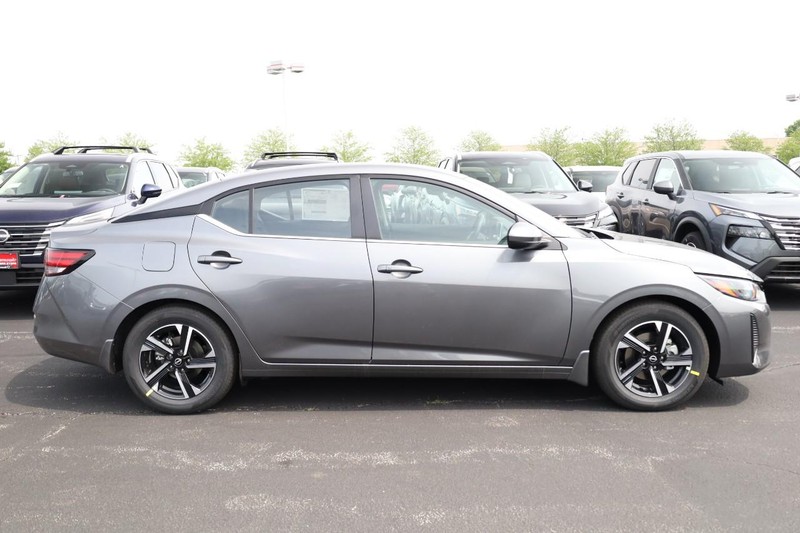 Nissan Sentra Vehicle Image 06