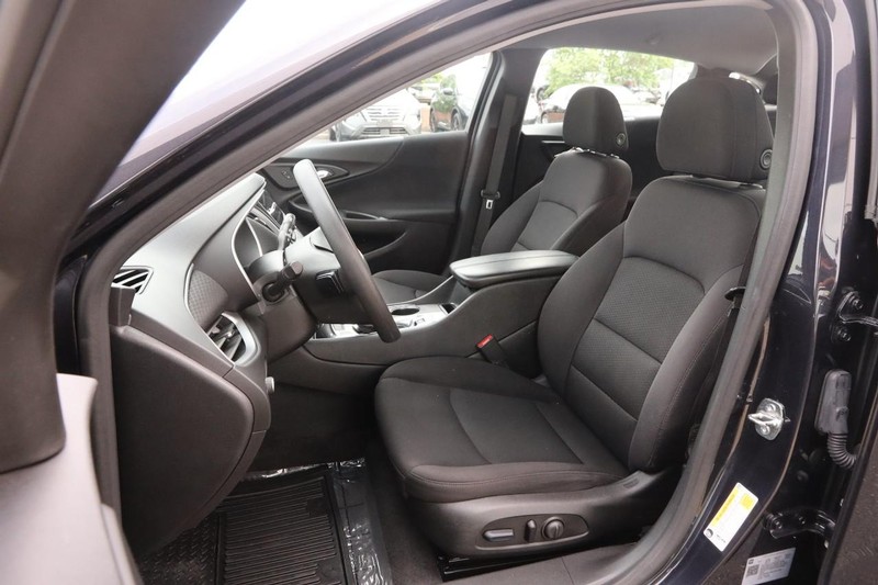 Chevrolet Malibu Vehicle Image 08