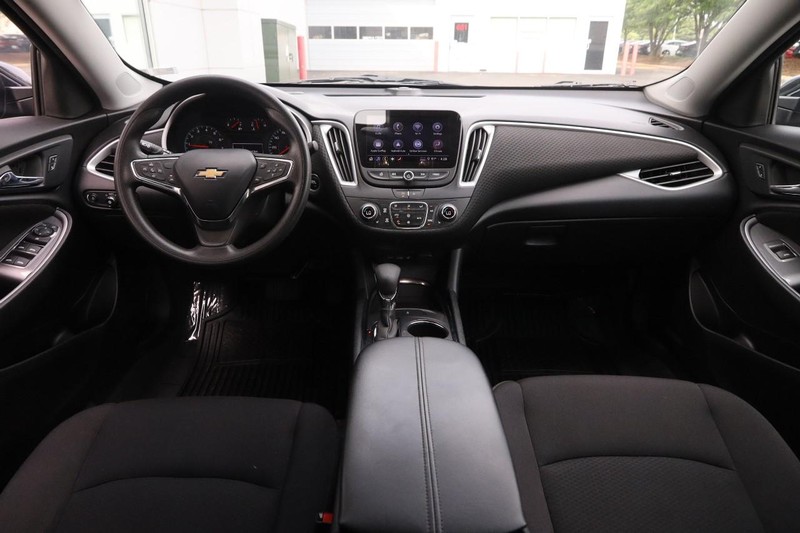 Chevrolet Malibu Vehicle Image 18
