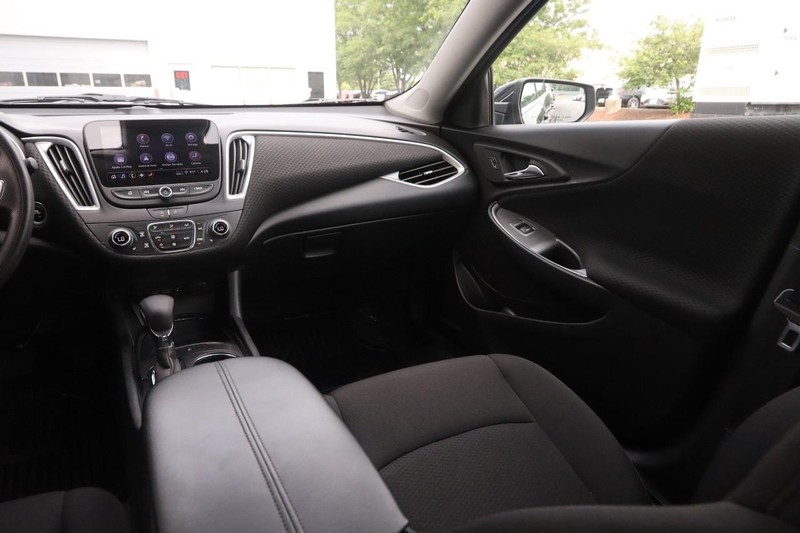 Chevrolet Malibu Vehicle Image 21