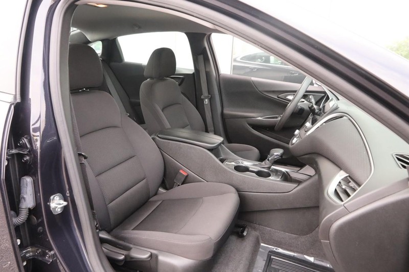 Chevrolet Malibu Vehicle Image 22