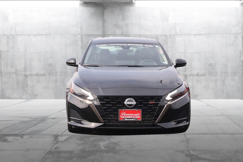 Nissan Altima Vehicle Image 04