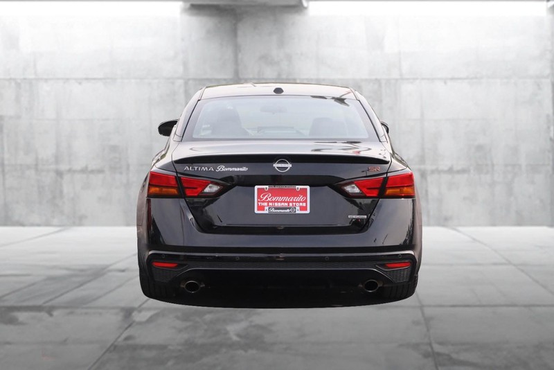 Nissan Altima Vehicle Image 06