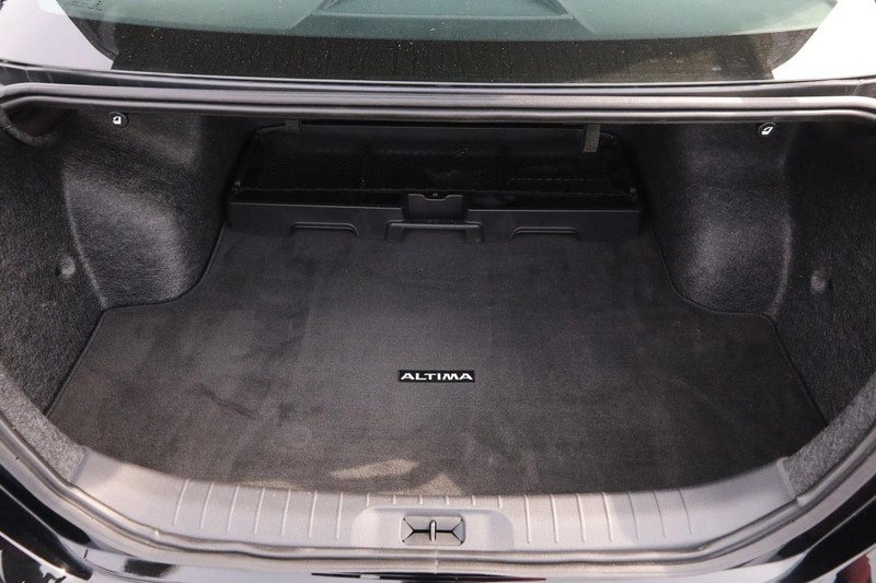 Nissan Altima Vehicle Image 07