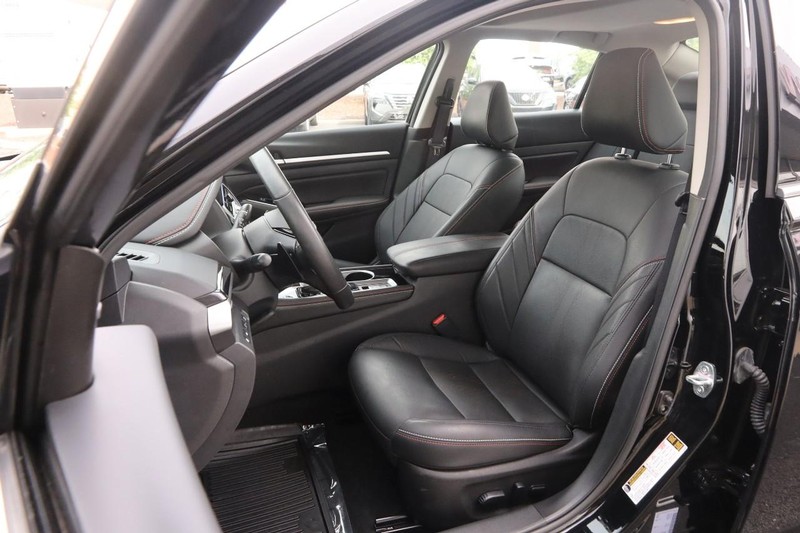 Nissan Altima Vehicle Image 09