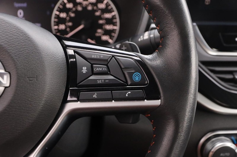 Nissan Altima Vehicle Image 13