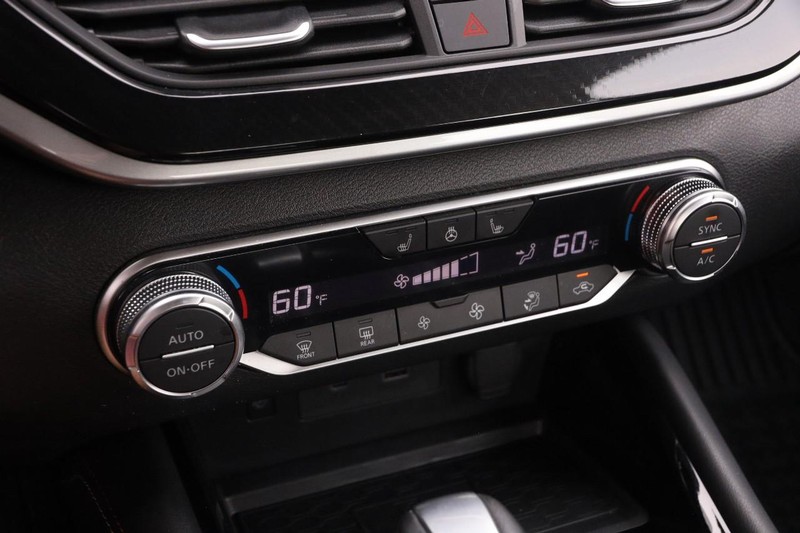 Nissan Altima Vehicle Image 17