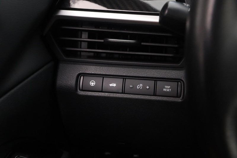Nissan Altima Vehicle Image 19