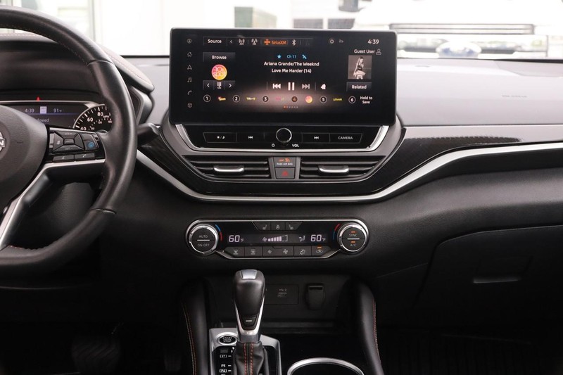 Nissan Altima Vehicle Image 23