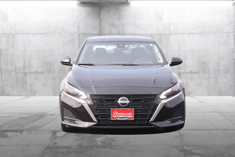 Nissan Altima Vehicle Image 04