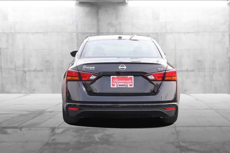 Nissan Altima Vehicle Image 06