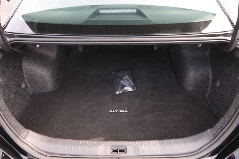 Nissan Altima Vehicle Image 07