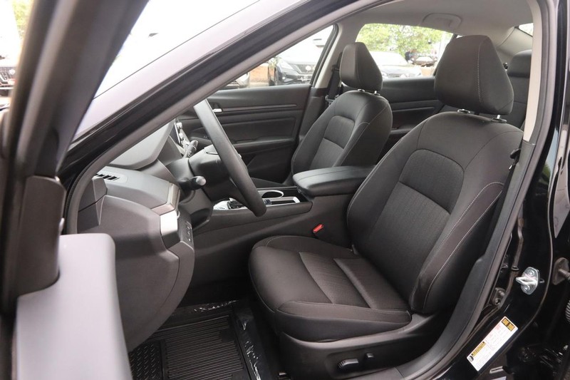 Nissan Altima Vehicle Image 08