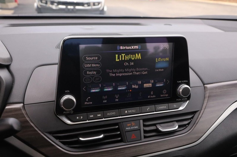 Nissan Altima Vehicle Image 14