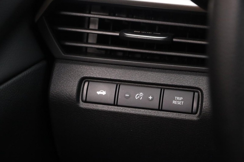 Nissan Altima Vehicle Image 17