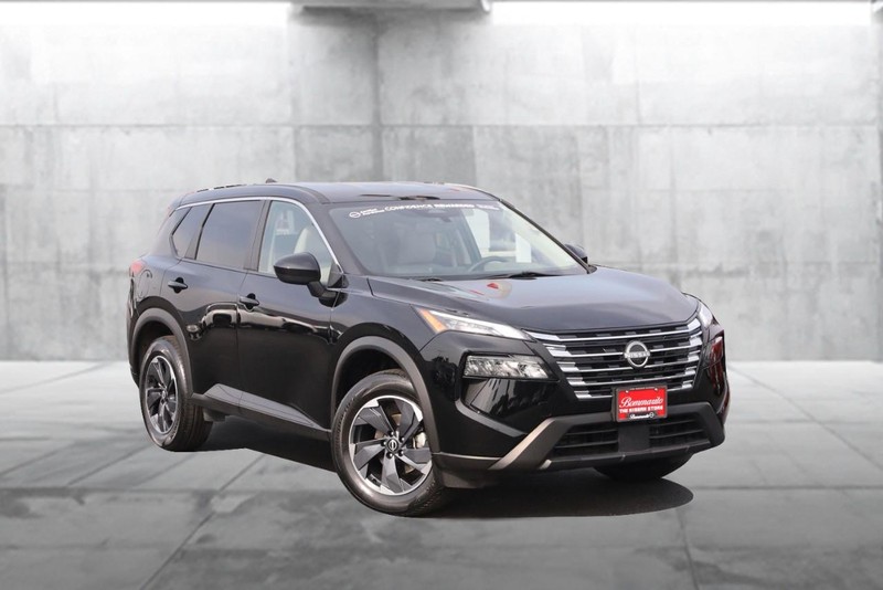 Nissan Rogue Vehicle Image 02