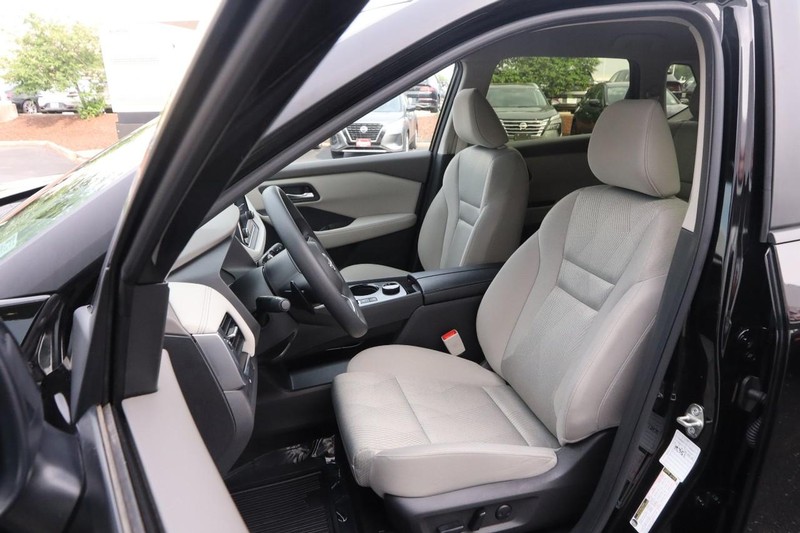Nissan Rogue Vehicle Image 09