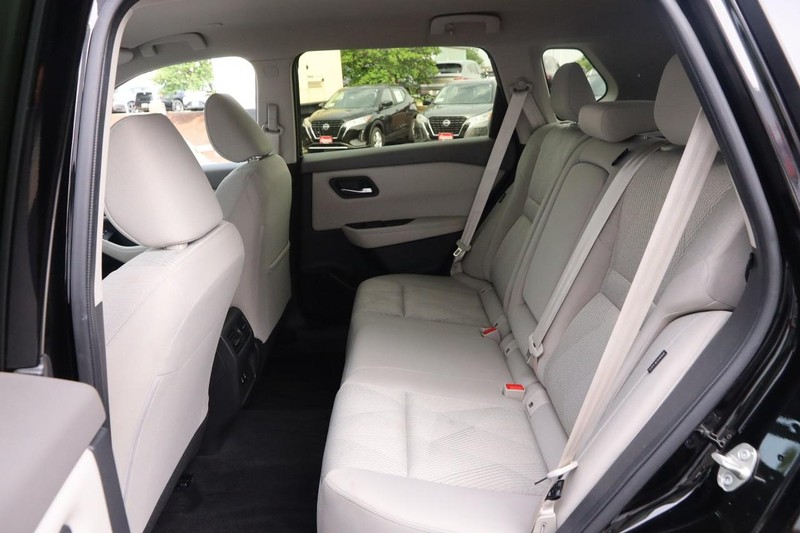 Nissan Rogue Vehicle Image 10