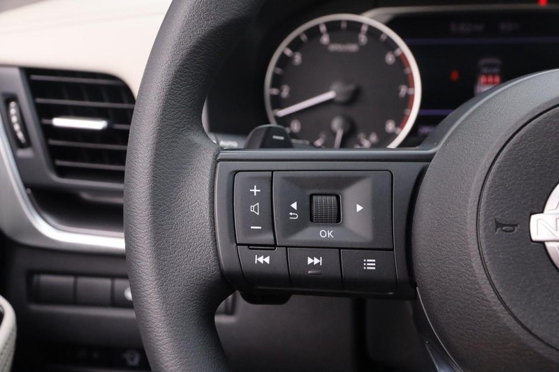 Nissan Rogue Vehicle Image 12