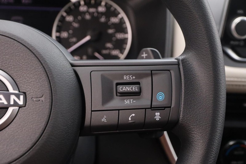 Nissan Rogue Vehicle Image 13
