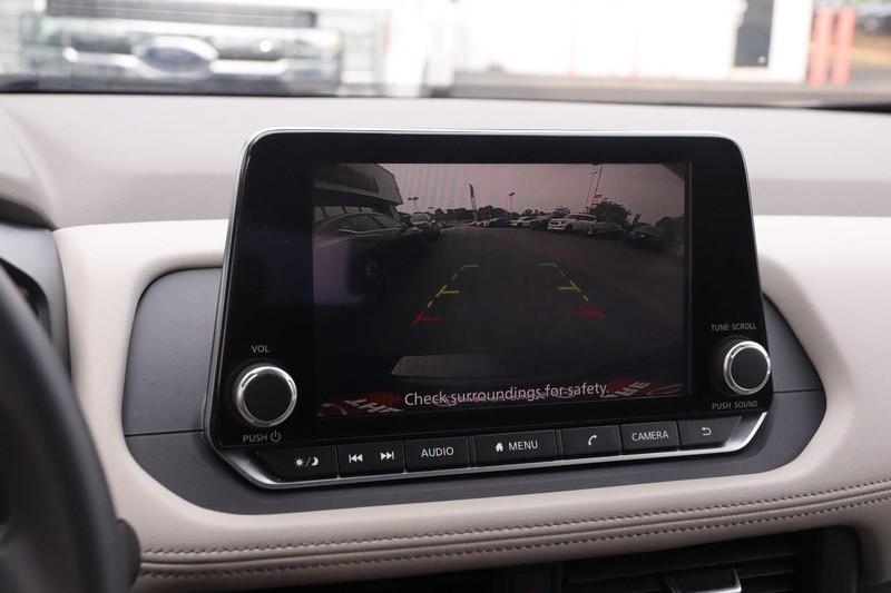 Nissan Rogue Vehicle Image 17
