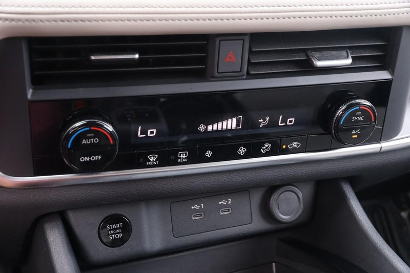 Nissan Rogue Vehicle Image 18