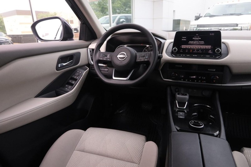 Nissan Rogue Vehicle Image 22