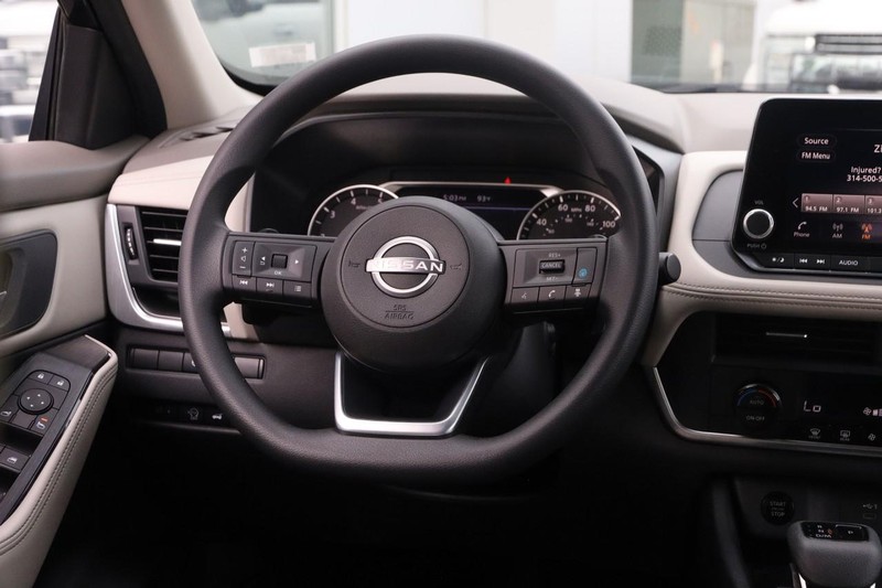 Nissan Rogue Vehicle Image 23