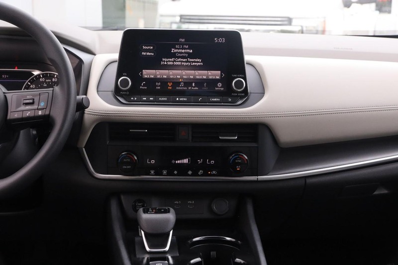 Nissan Rogue Vehicle Image 24