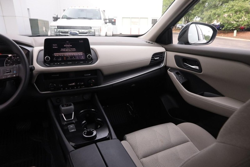 Nissan Rogue Vehicle Image 25