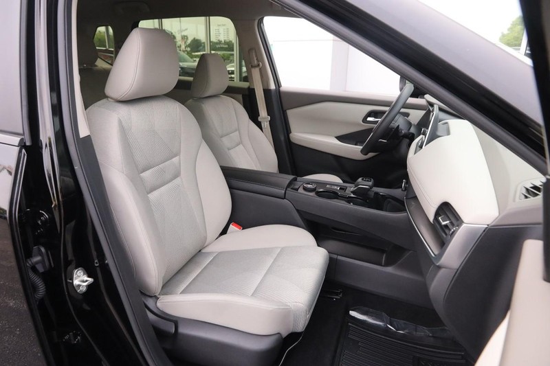 Nissan Rogue Vehicle Image 26