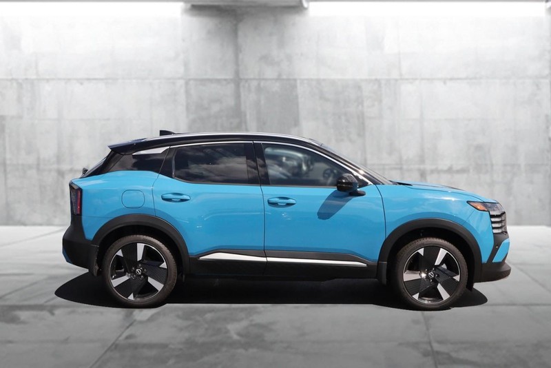 Nissan Kicks Vehicle Image 05