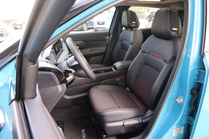 Nissan Kicks Vehicle Image 09